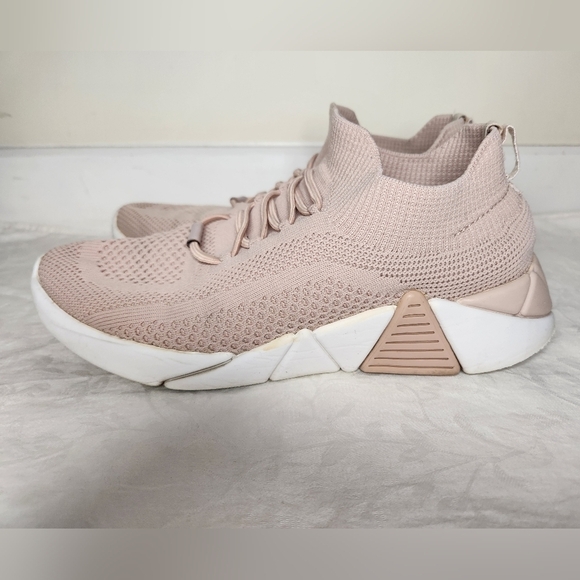 Sketchers pink A-line runners - Picture 2 of 12